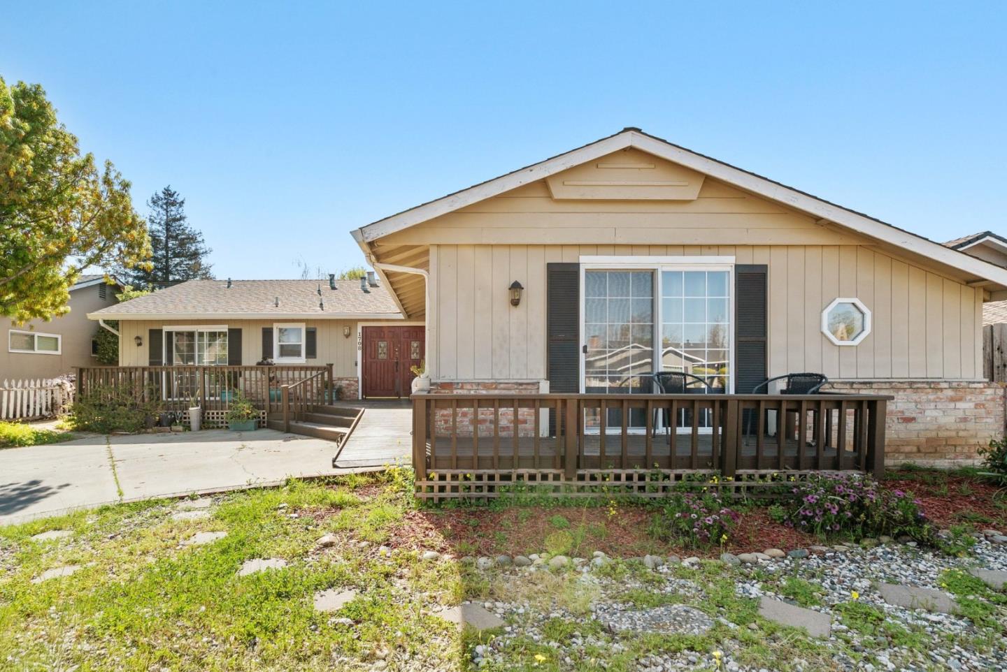 1708 Hallmark Lane