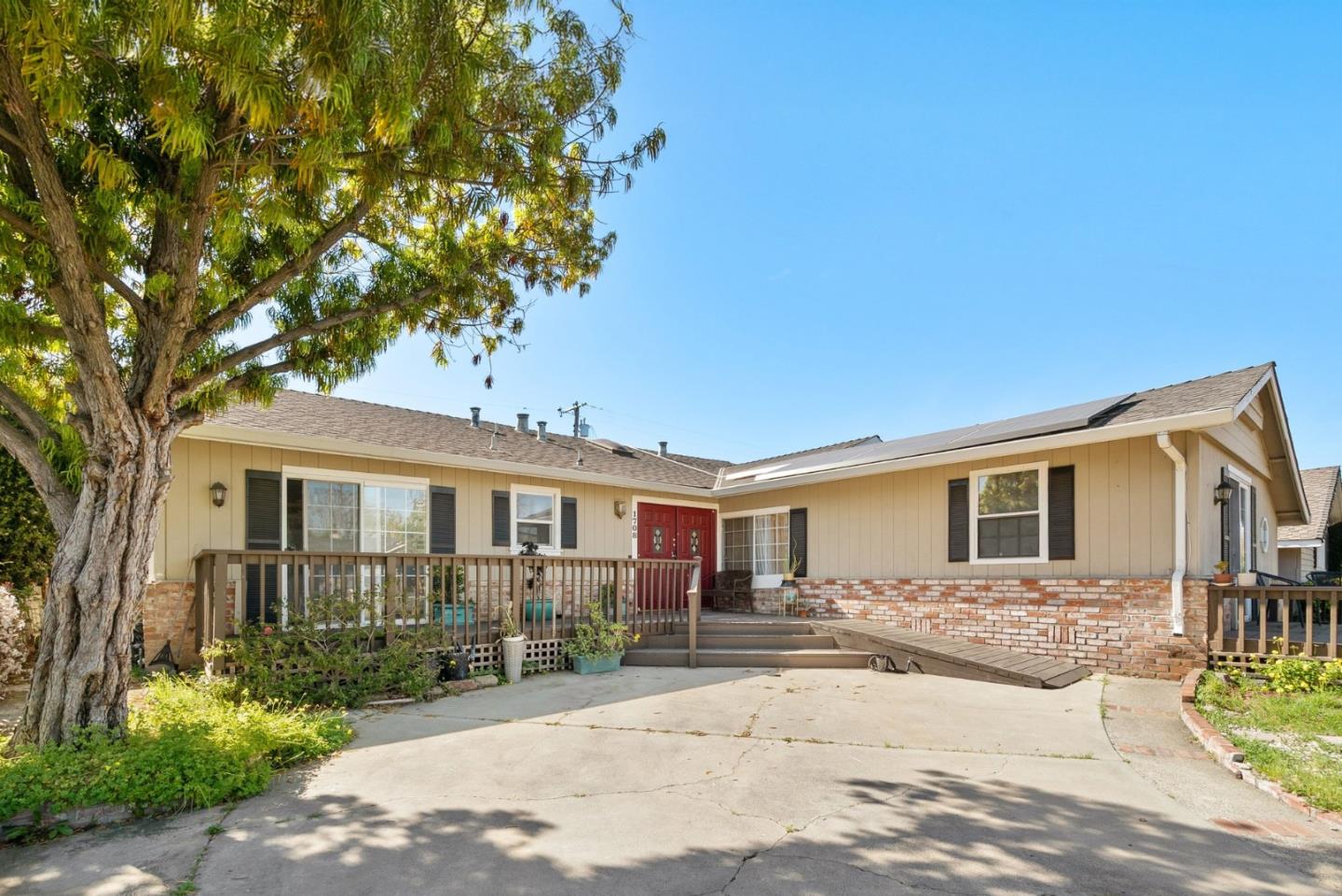 1708 Hallmark Lane
