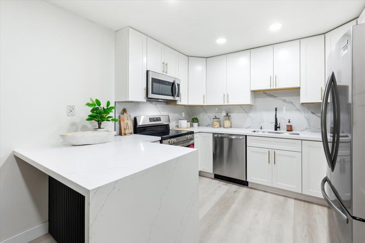 Photo 1 of 44 — 2700 Oak Road 11, WALNUT CREEK, CA 94597