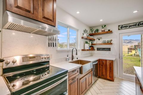 Tiny photo for 2015 Trumar Lane, Gilroy, CA 95020 (MLS # ML82036728)