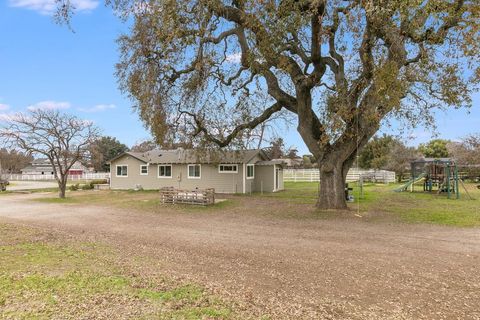 Tiny photo for 2015 Trumar Lane, Gilroy, CA 95020 (MLS # ML82036728)