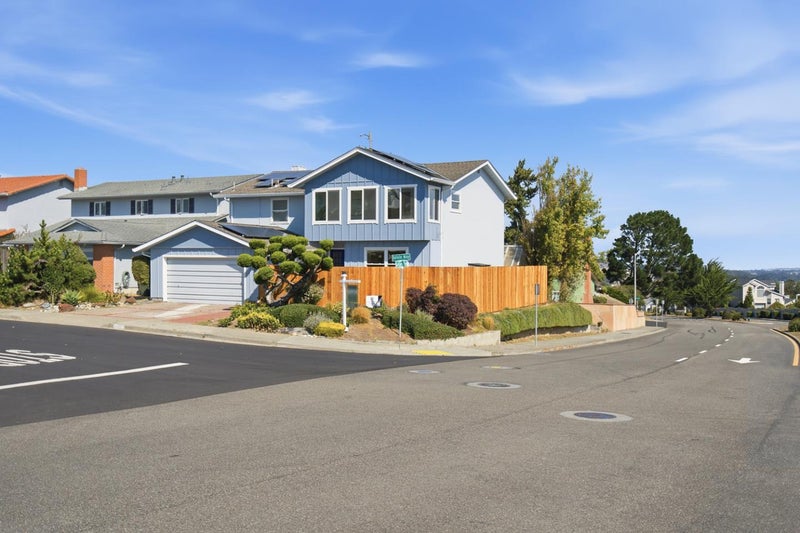 2200 Delvin Way