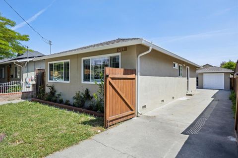 Photo of 1278 Plum Street, San Jose, CA 95110 (MLS # ML82044032)