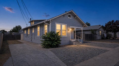 Photo of 334 S 2nd Avenue, OAKDALE, CA 95361 (MLS # ML82057453)