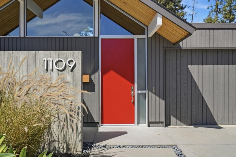 1109 Lorne Way