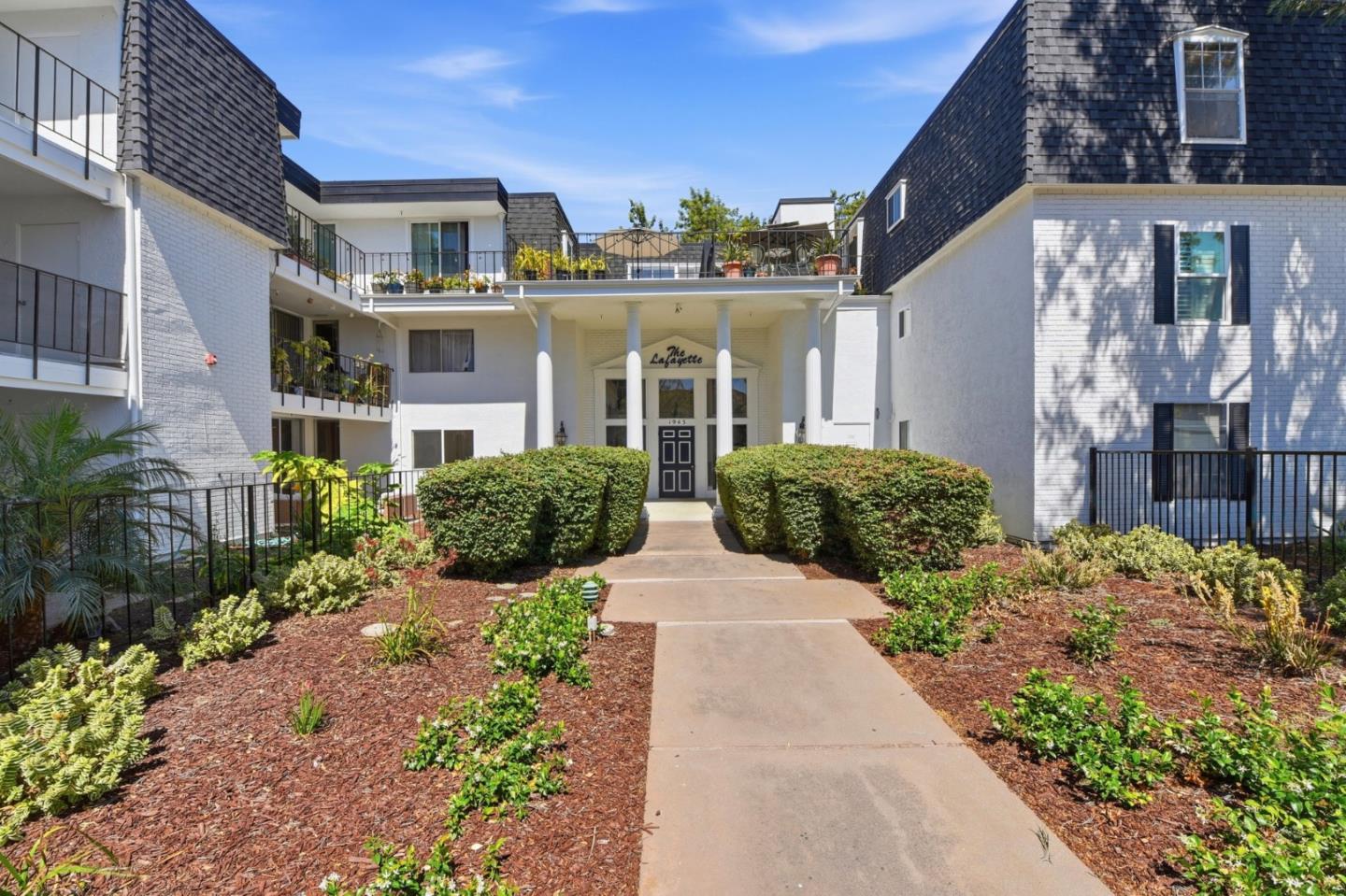 Photo 1 of 28 — 1943 Mount Vernon Court 103, MOUNTAIN VIEW, CA 94040