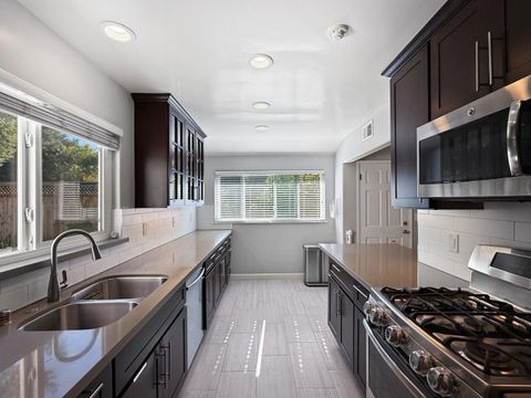 Tiny photo for 225 Lauella Court, MOUNTAIN VIEW, CA 94041 (MLS # ML82026494)