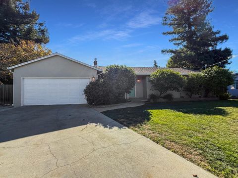 Photo of 225 Lauella Court, MOUNTAIN VIEW, CA 94041 (MLS # ML82026494)
