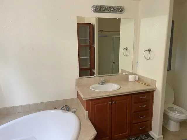 Salinas, California 93907, United States, 3 Bedrooms Bedrooms, ,2 BathroomsBathrooms,Residential,Contingent,80335