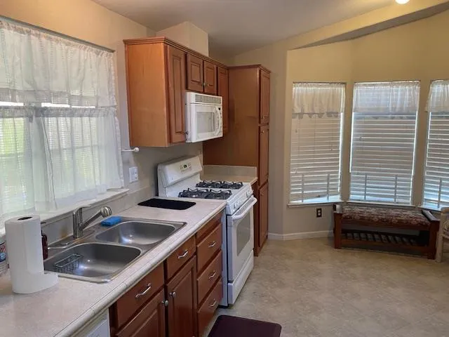 Salinas, California 93907, United States, 3 Bedrooms Bedrooms, ,2 BathroomsBathrooms,Residential,Contingent,80335