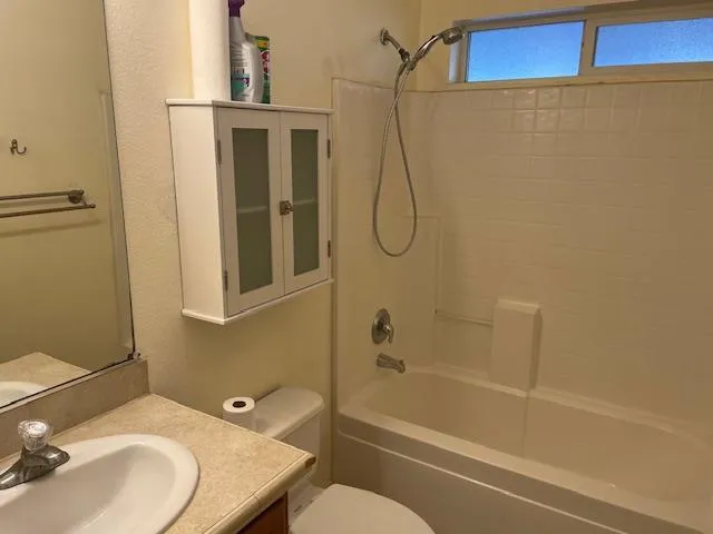 Salinas, California 93907, United States, 3 Bedrooms Bedrooms, ,2 BathroomsBathrooms,Residential,Contingent,80335