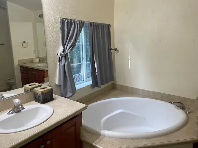 Salinas, California 93907, United States, 3 Bedrooms Bedrooms, ,2 BathroomsBathrooms,Residential,Contingent,80335