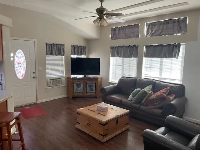 Salinas, California 93907, United States, 3 Bedrooms Bedrooms, ,2 BathroomsBathrooms,Residential,Contingent,80335