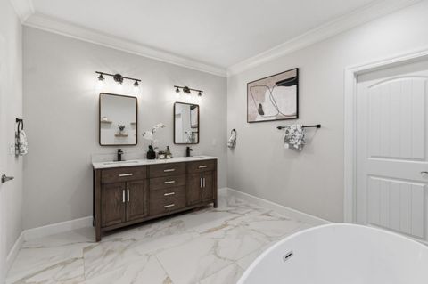 Tiny photo for 5521 Southcrest Way, San Jose, CA 95123 (MLS # ML82028699)