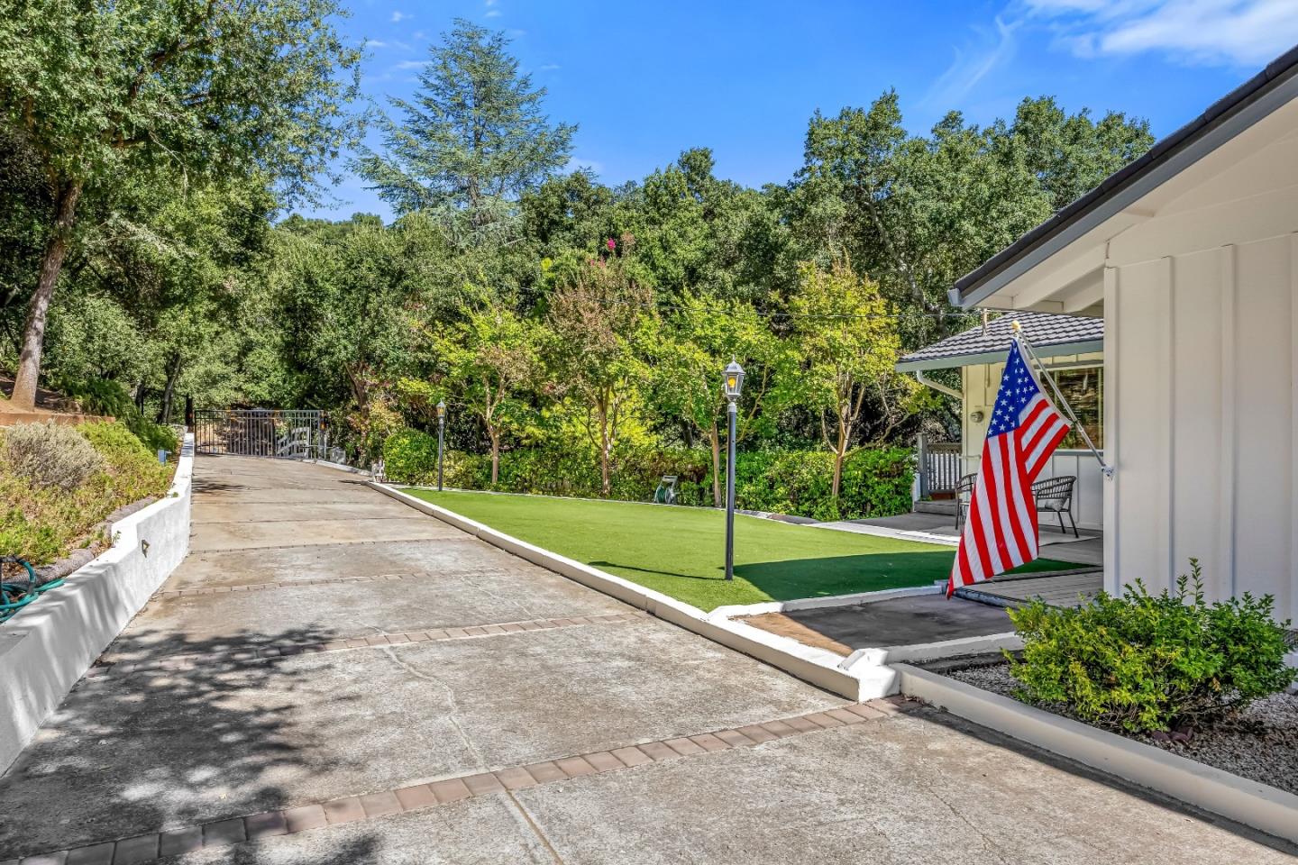 15565 Armsby Lane