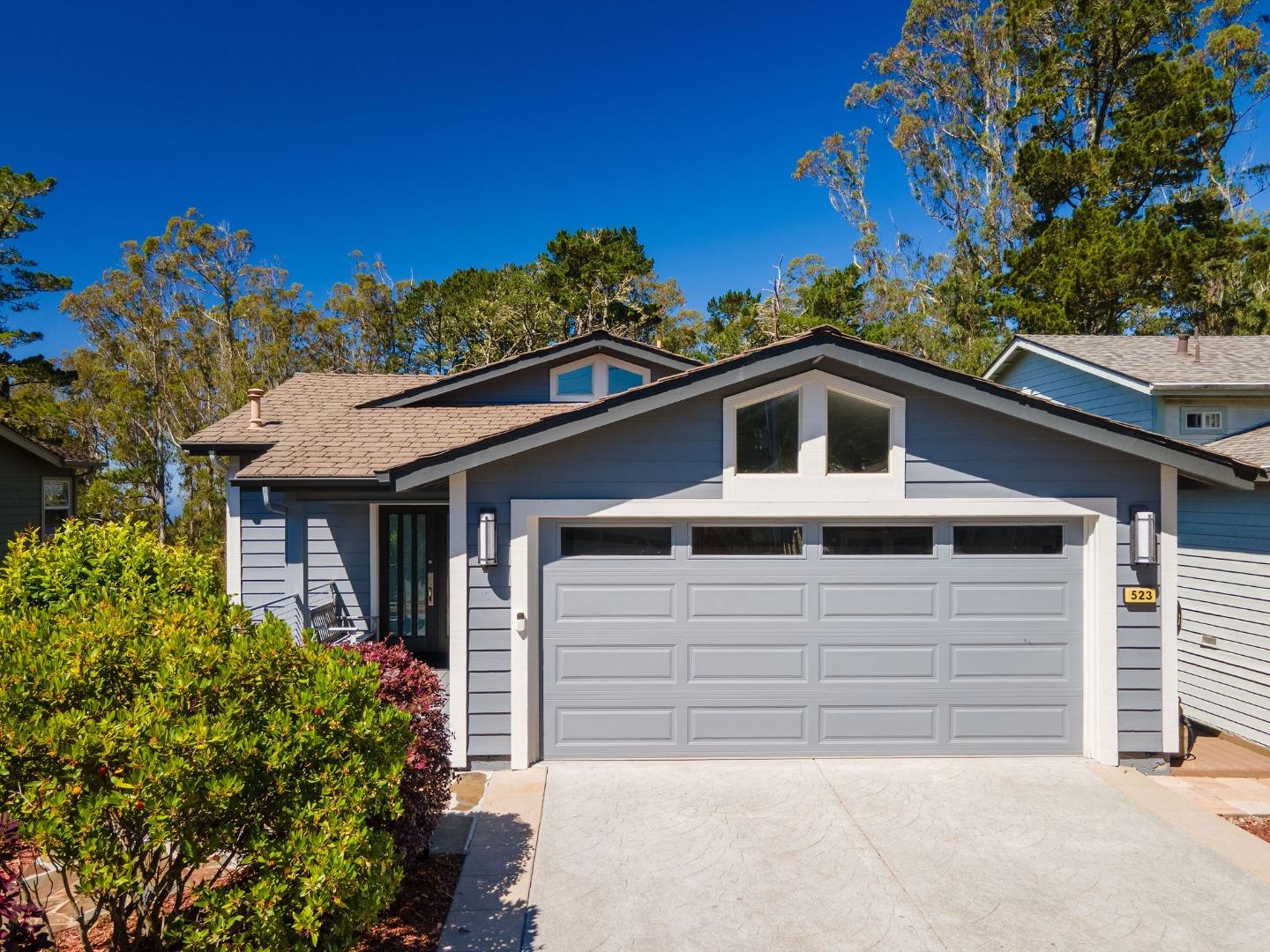 523 El Granada Boulevard