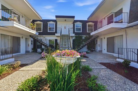 Photo of 1915 Mount Vernon Court #16, Mountain View, CA 94040 (MLS # ML82042193)