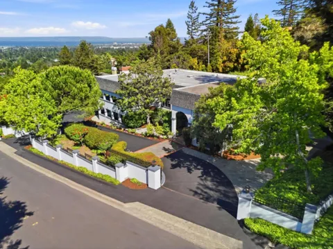 555 Chateau Drive, Hillsborough, CA 94010 - #: ML82046360