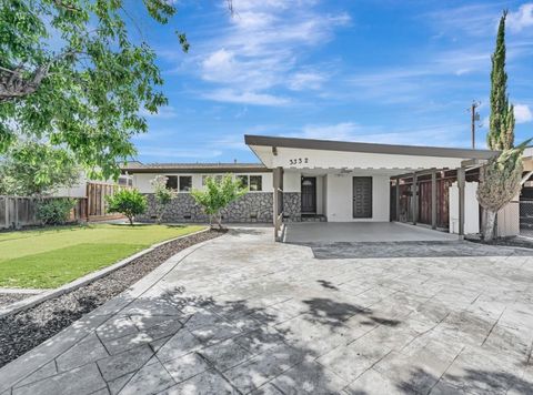 Photo of 3332 Pepper Tree Lane, SAN JOSE, CA 95127 (MLS # ML82034021)