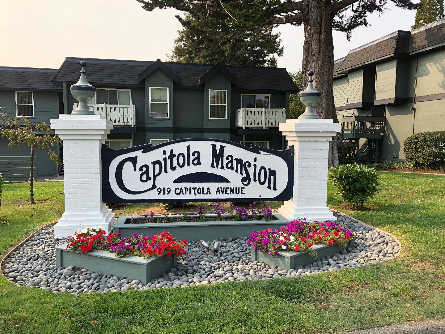 919 Capitola Avenue 35