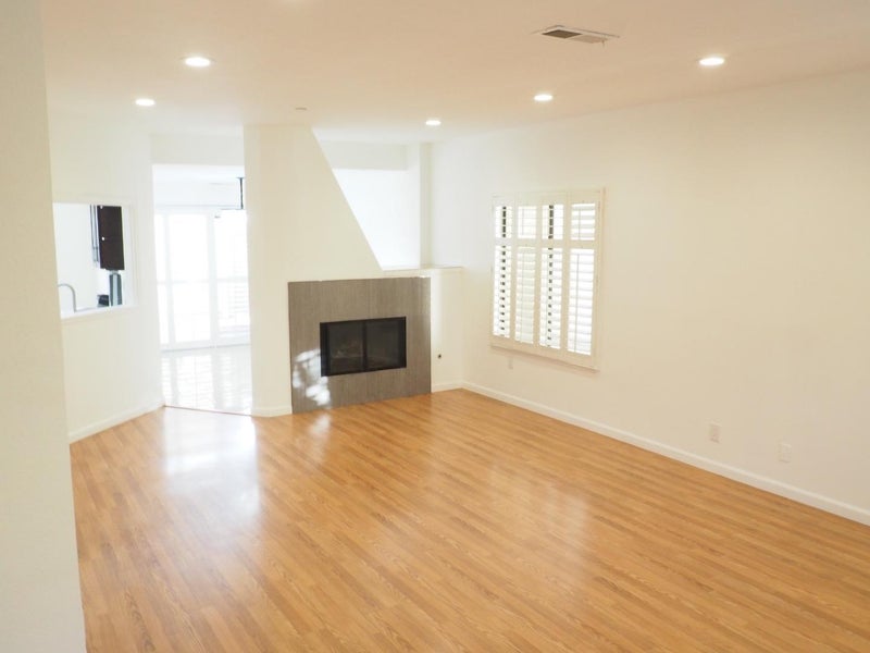 951 La Mesa Terrace A