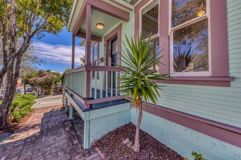 399 Hoffman Avenue