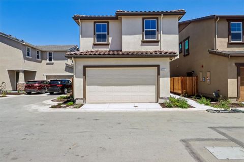 Photo of 2221 Daisy Drive, HOLLISTER, CA 95023 (MLS # ML82049193)
