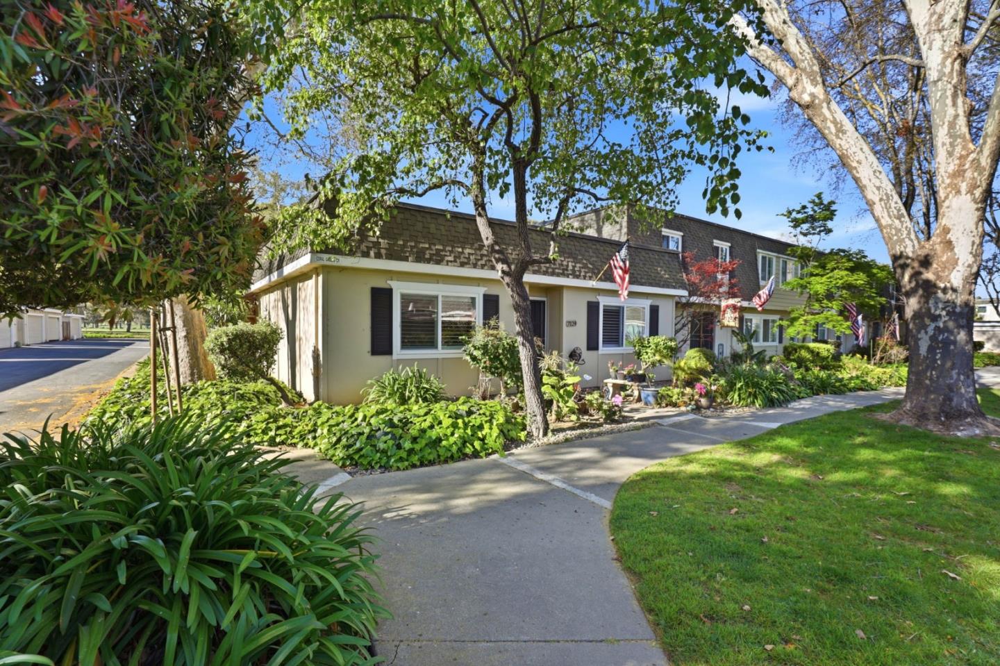 7124 Coral Gables Circle