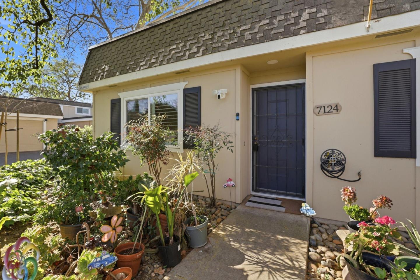 7124 Coral Gables Circle