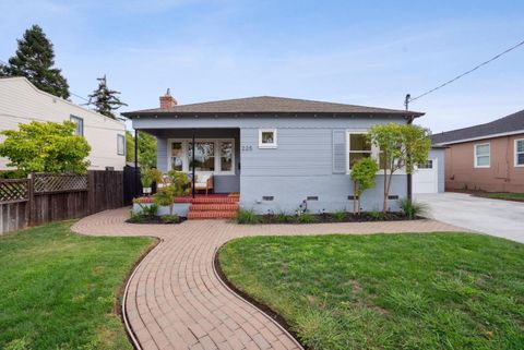 Photo of 225 28th Avenue, San Mateo, CA 94403 (MLS # ML82023731)