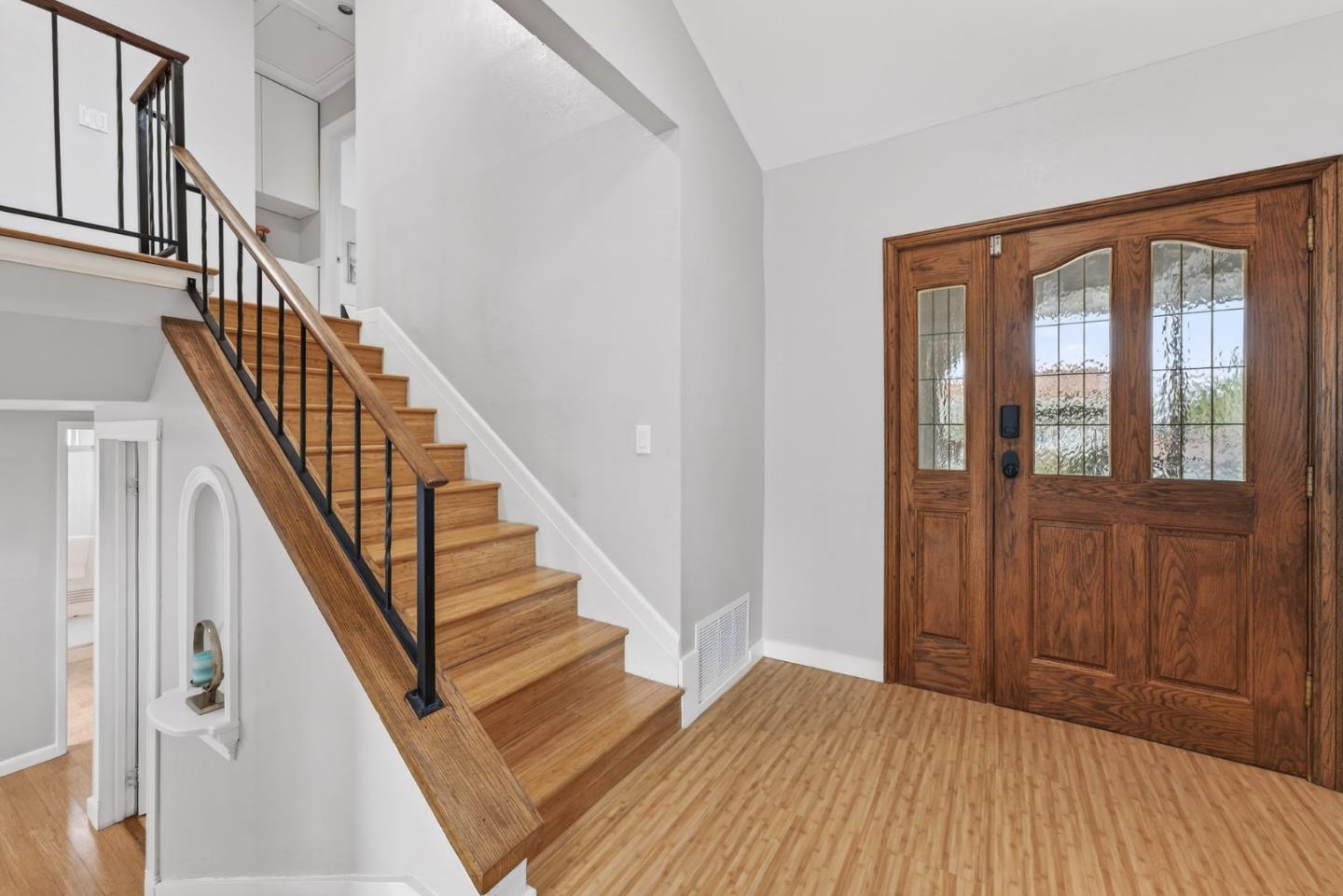 5342 Avenida Almendros