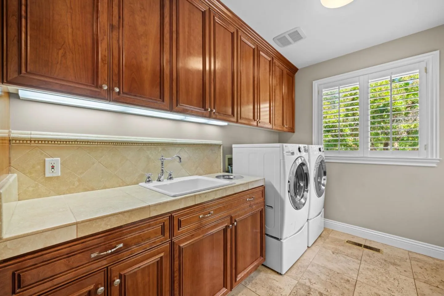 Gilroy, California 95020, United States, 4 Bedrooms Bedrooms, ,4 BathroomsBathrooms,Residential,Active,150666