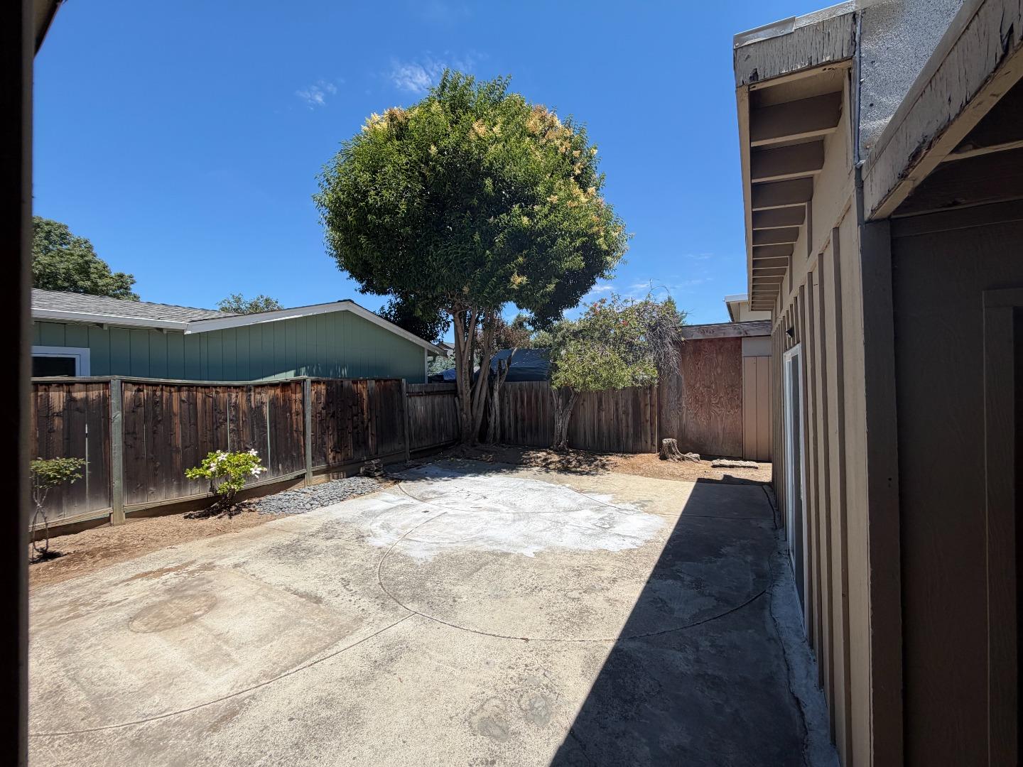 438 Rutland Avenue