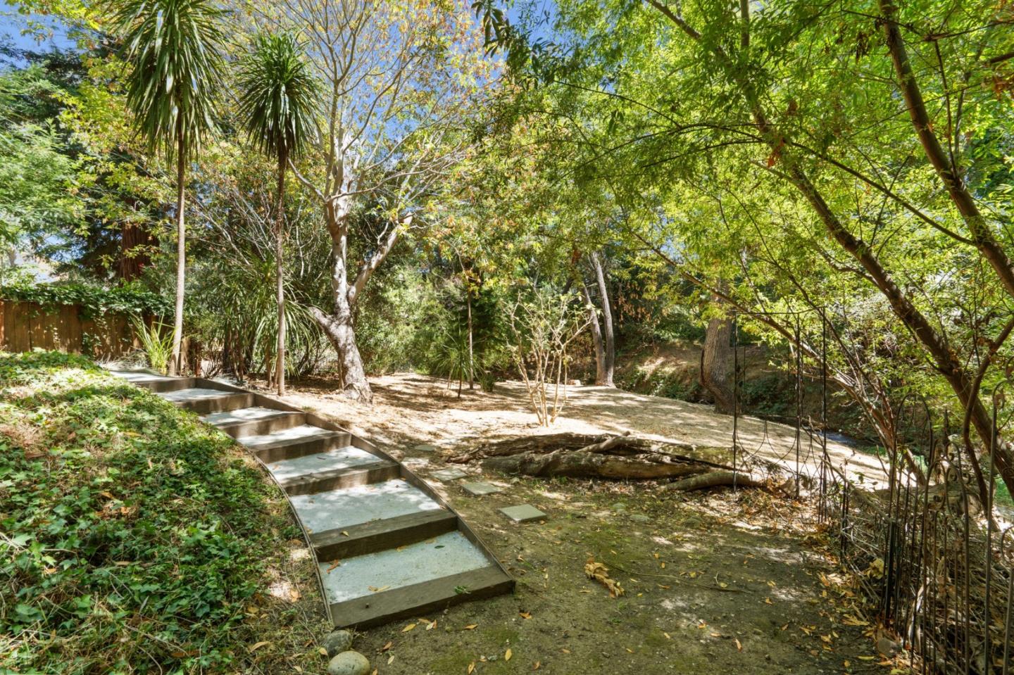 932 Lundy Lane