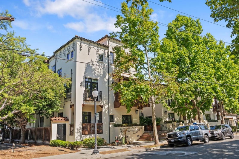 244 View Street