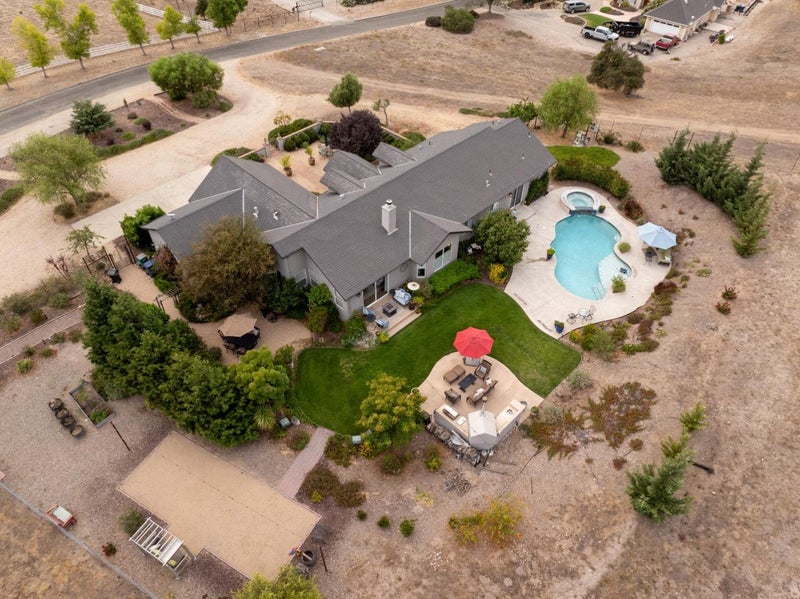 44737 Sun Valley Drive