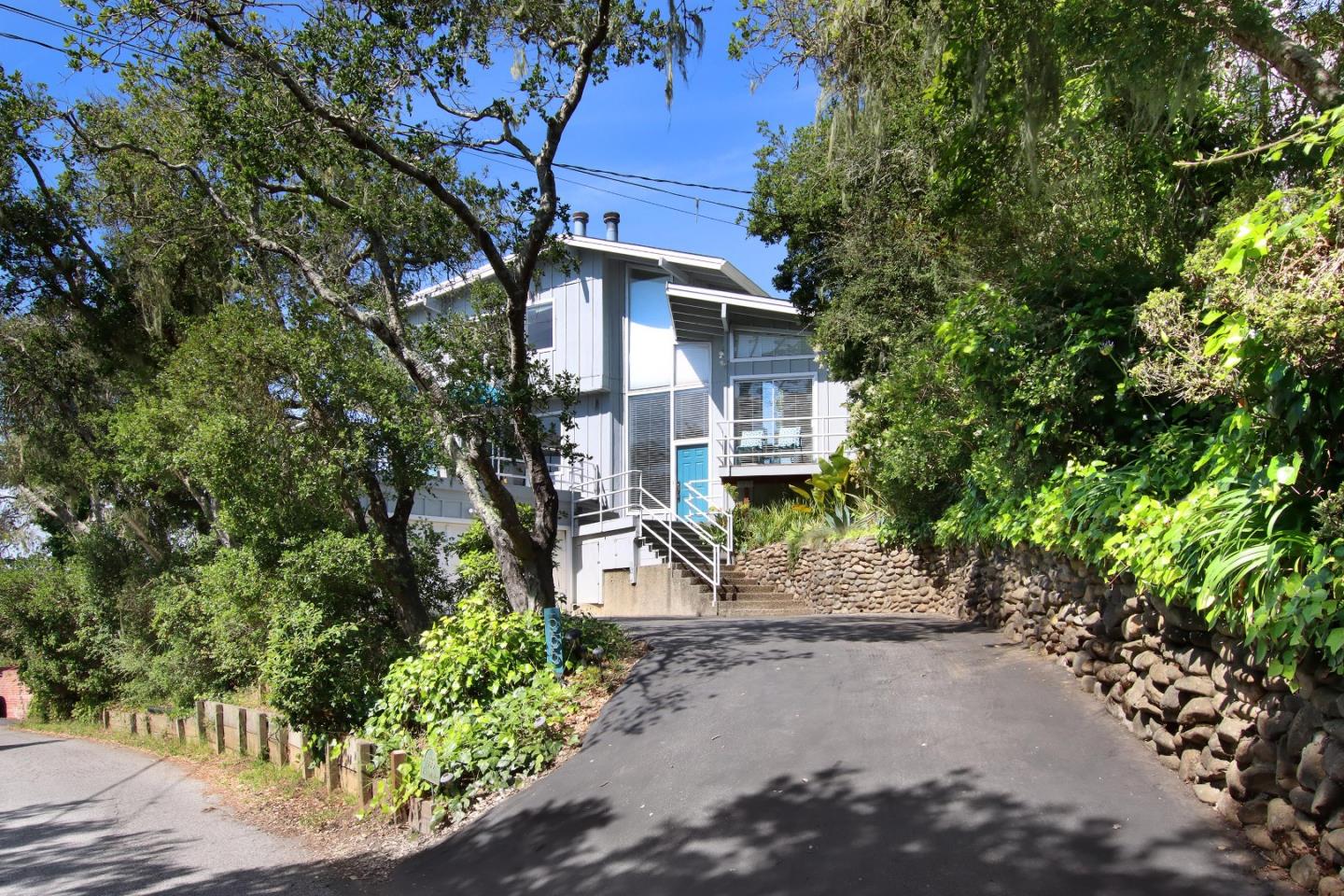 555 Vista Del Mar Drive