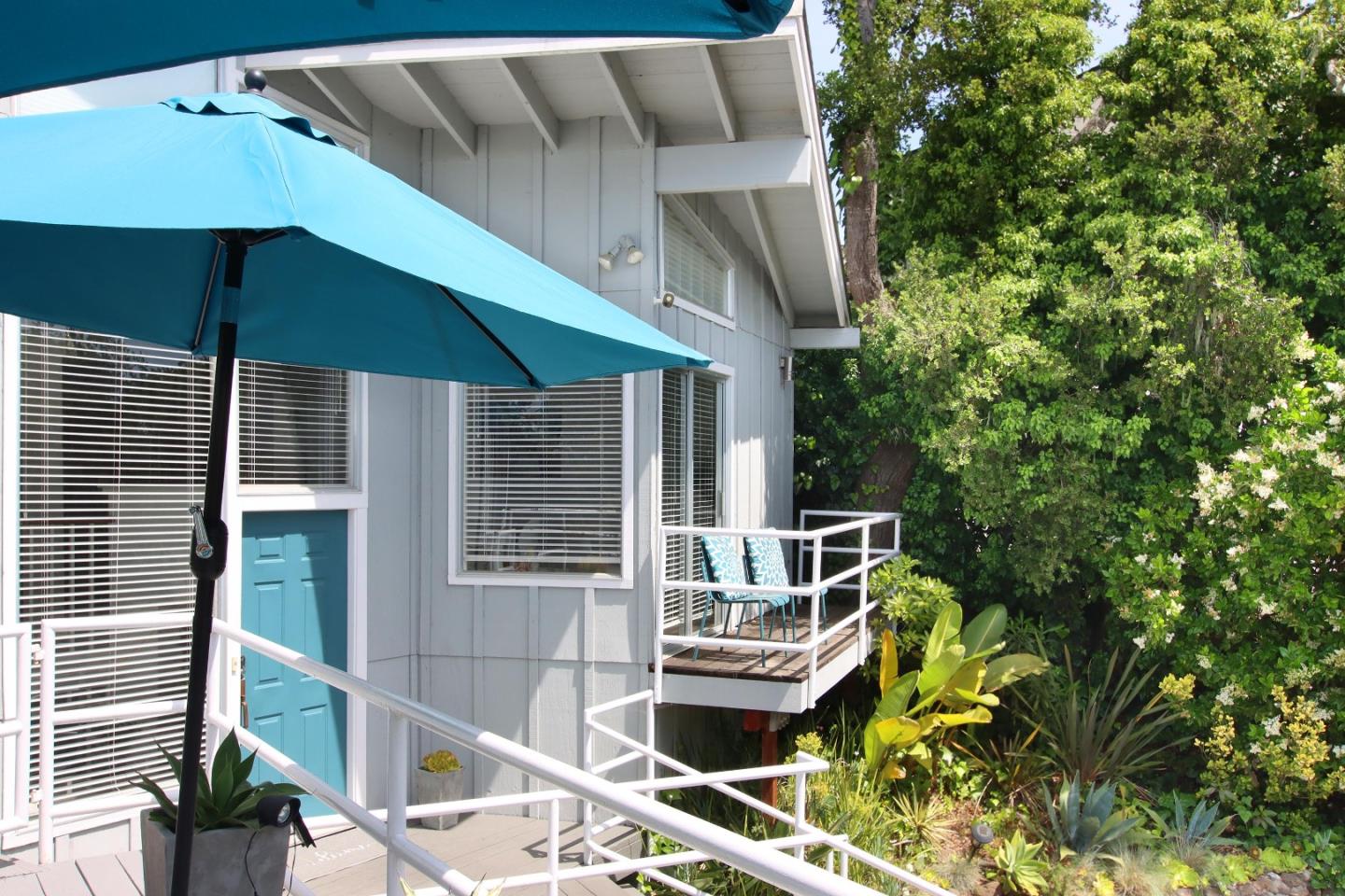 555 Vista Del Mar Drive