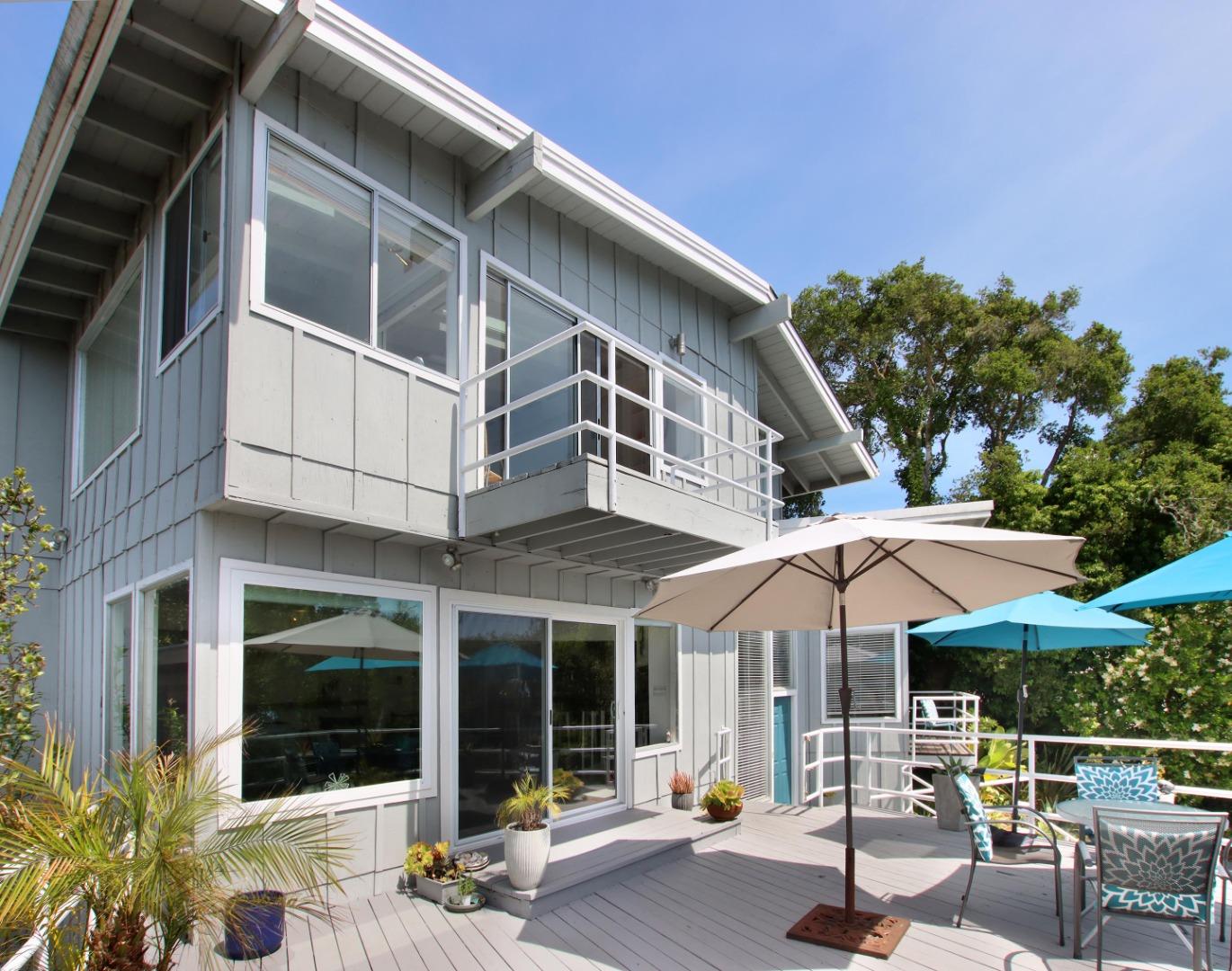 555 Vista Del Mar Drive