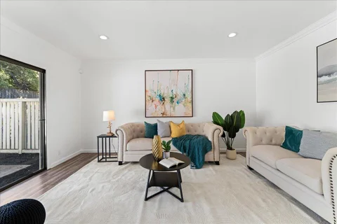 MLS: ML82053711