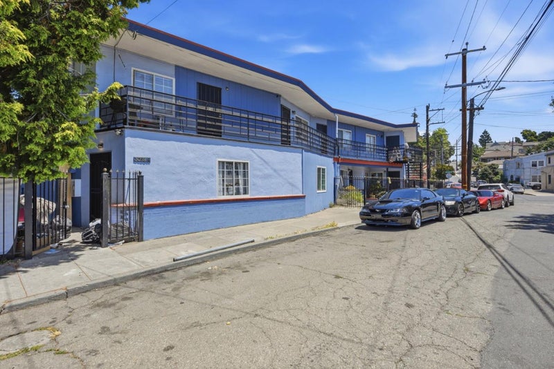 3050 Davis Street