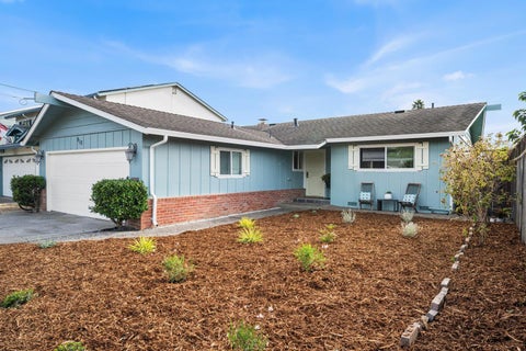 Photo of 910 Golden Gate Ave Avenue, HALF MOON BAY, CA 94019 (MLS # ML82063550)