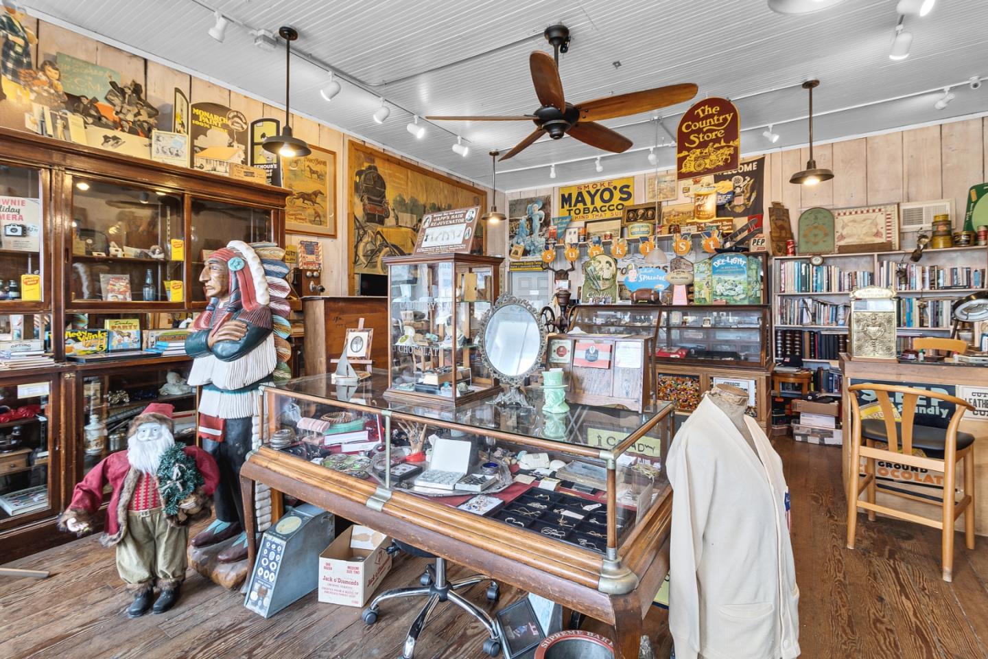 883 Lighthouse Avenue