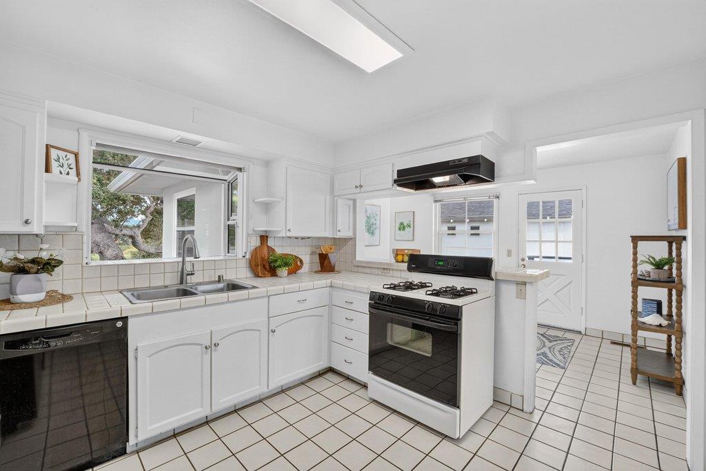 838 Portola Drive