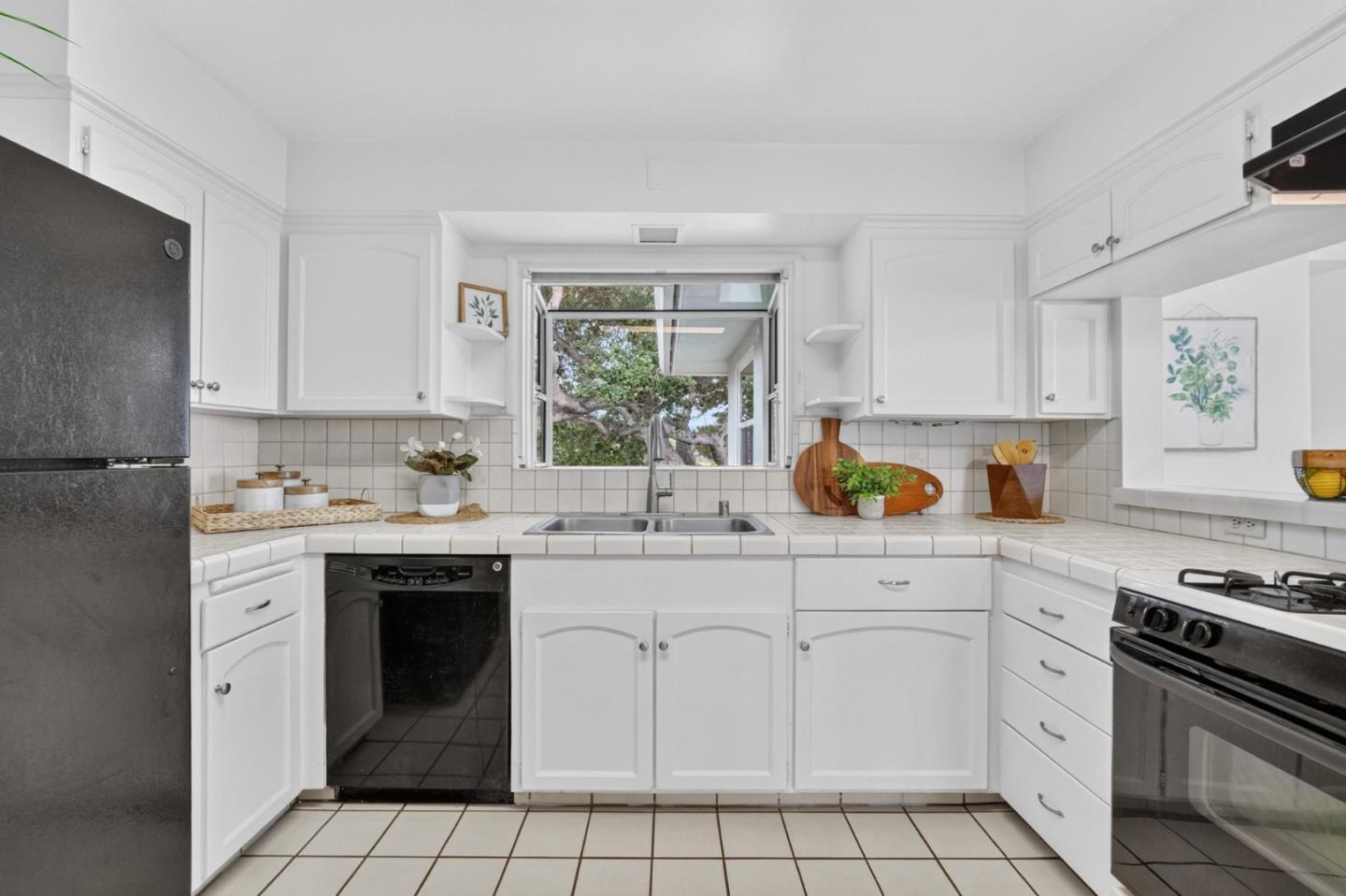 838 Portola Drive