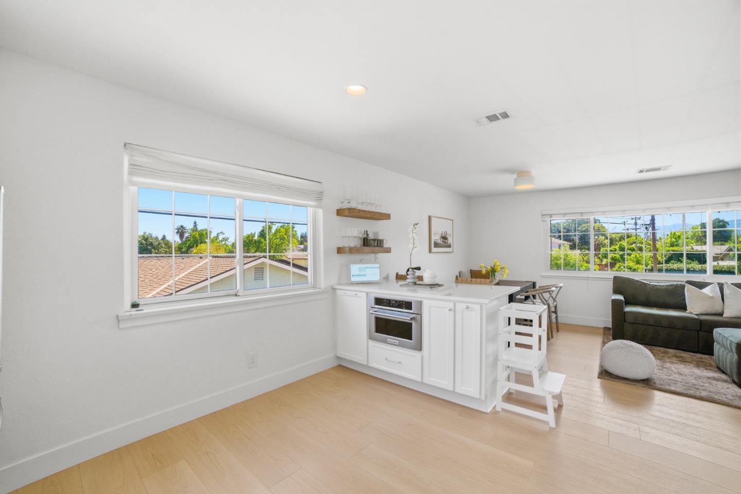 1567 Glencrest Drive