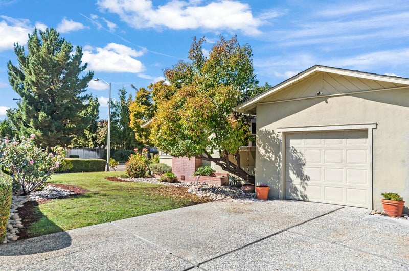607 Los Olivos Drive