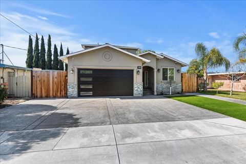 Photo of 43257 NEWPORT Drive, FREMONT, CA 94538 (MLS # ML82028346)