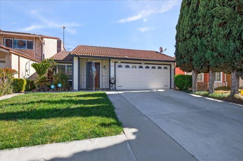 Photo of 524 Trent's Ferry Court Ct, SAN JOSE, CA 95133 (MLS # ML82031581)
