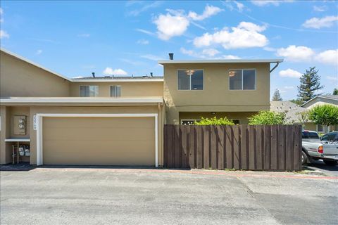 Photo of 2256 Warfield Way #D, SAN JOSE, CA 95122 (MLS # ML82048251)